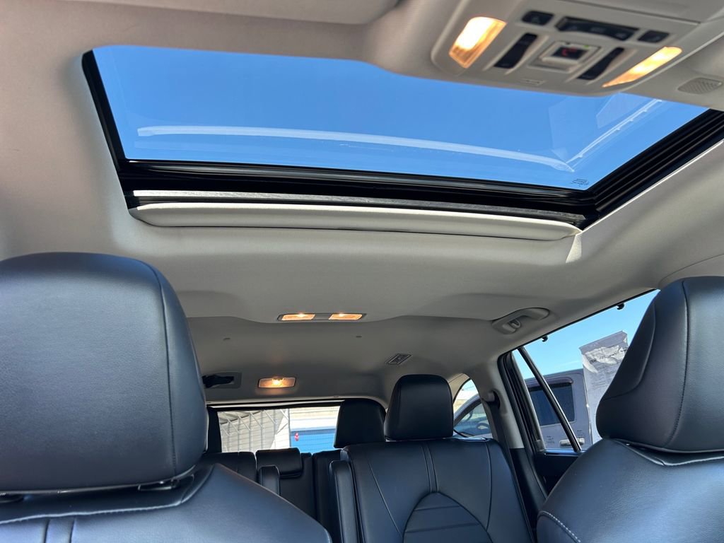Used 2022 Toyota Highlander XLE AWD/4WD image 28