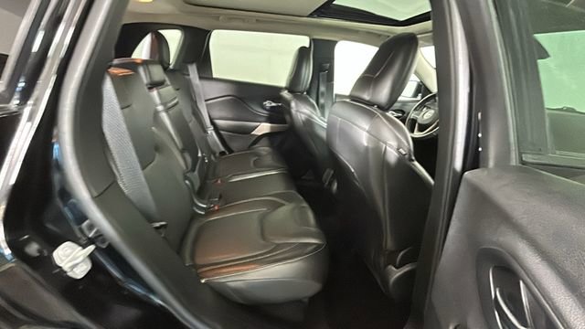 Used 2018 Jeep Cherokee Limited w/ Technology Group AWD/4WD image 30