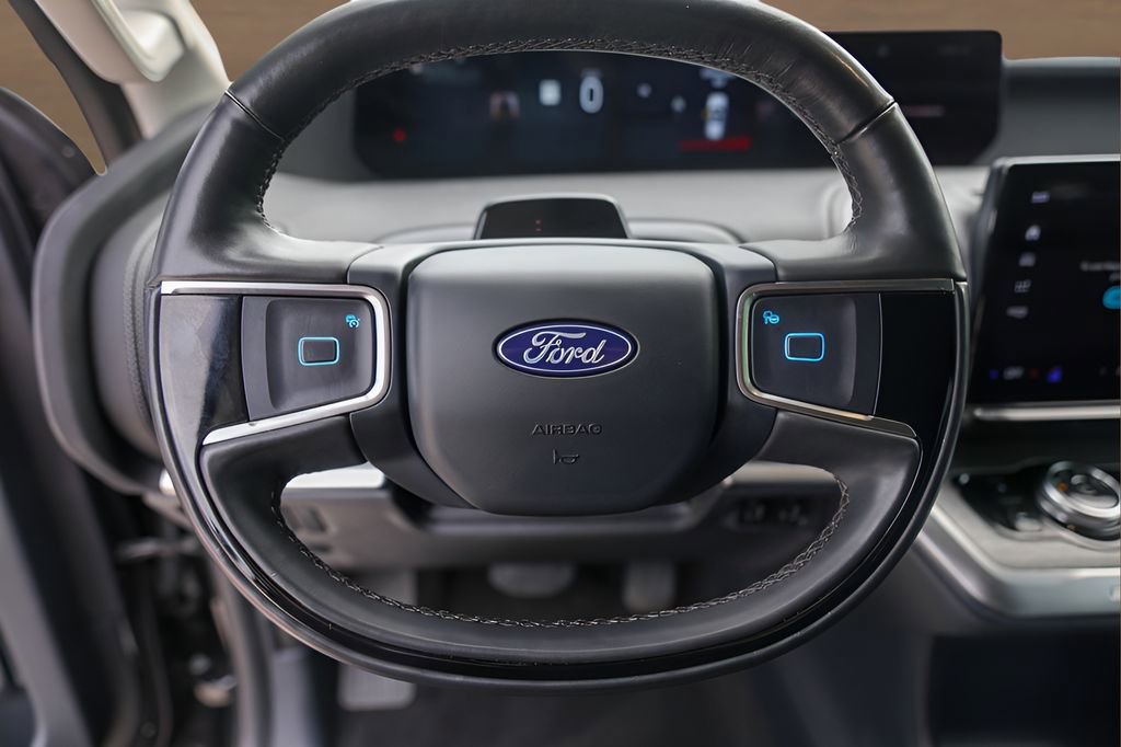 Used 2025 Ford Expedition Max Platinum AWD/4WD image 11