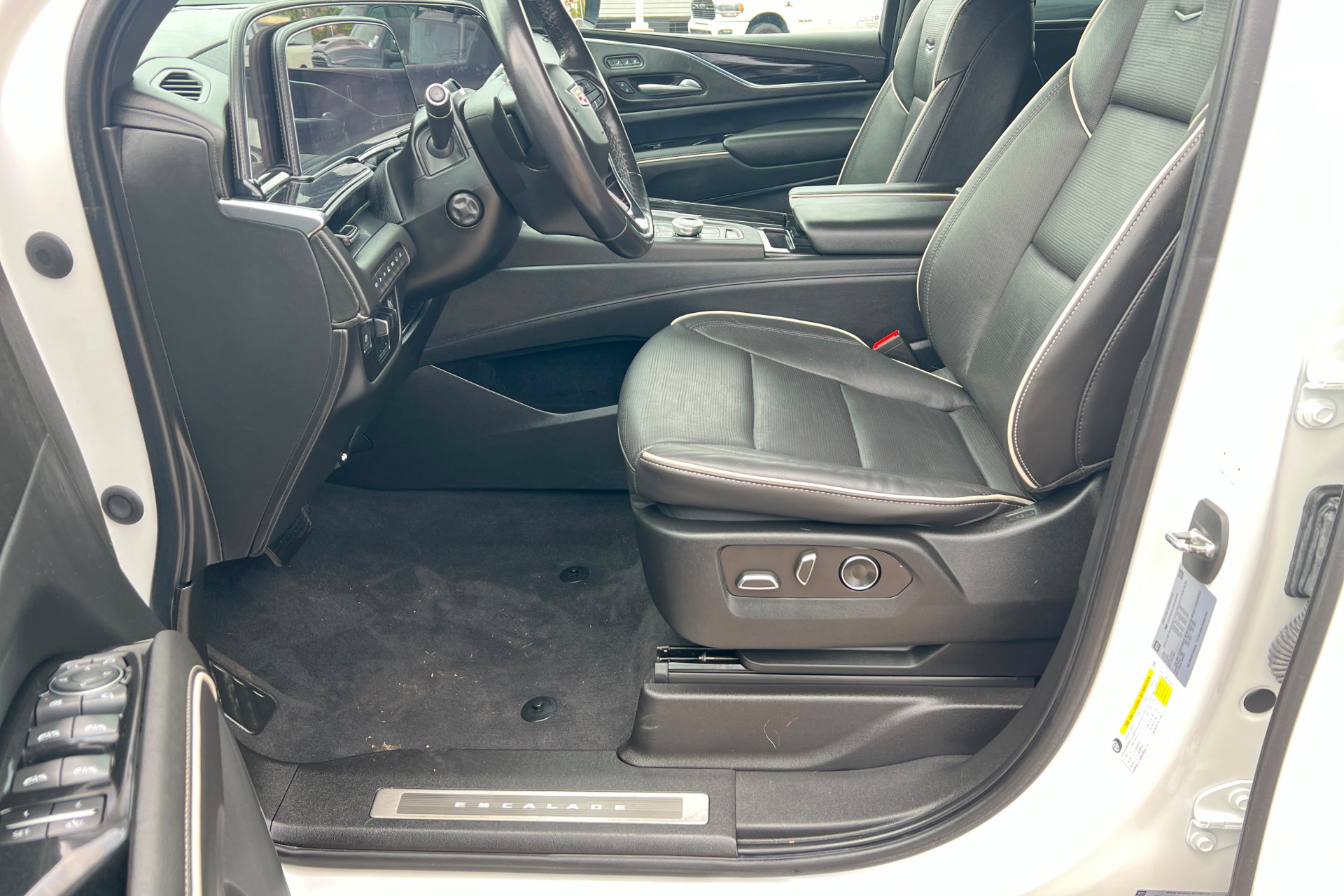 Used 2021 Cadillac Escalade ESV Sport w/ Driver Assist Tech Package AWD/4WD image 18