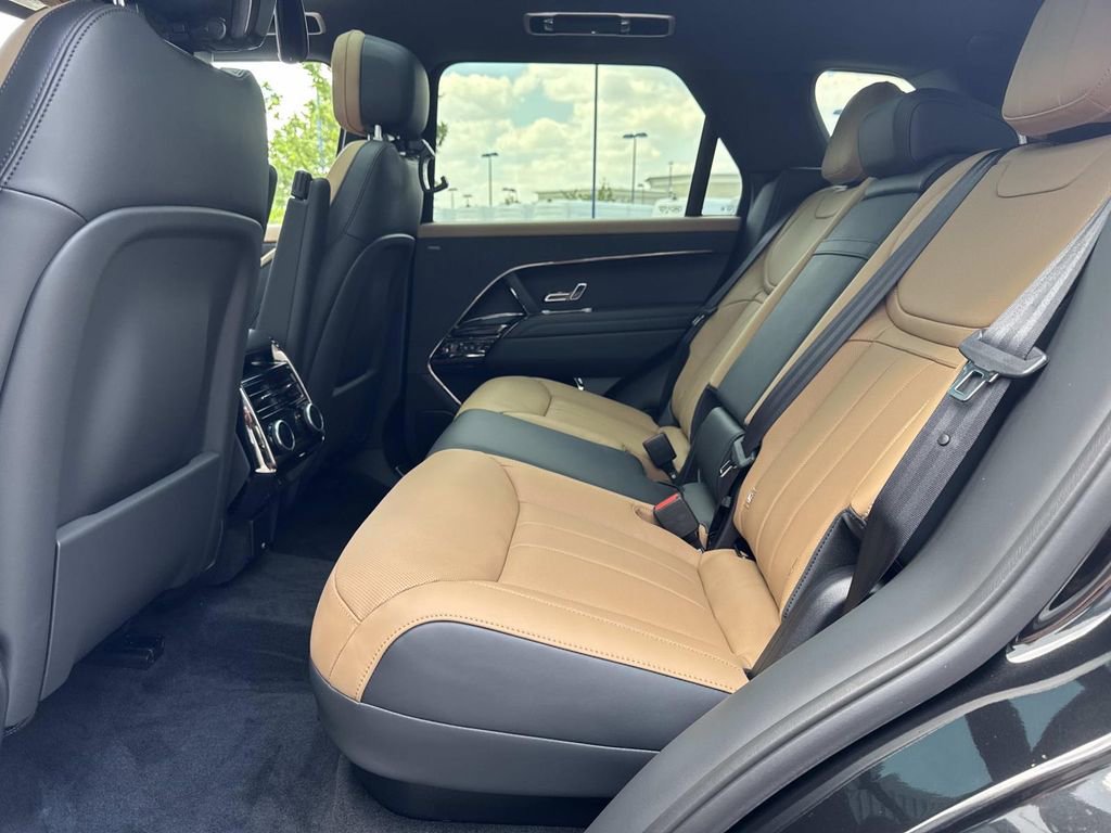 New 2026 Land Rover Range Rover Sport Dynamic SE AWD/4WD image 13