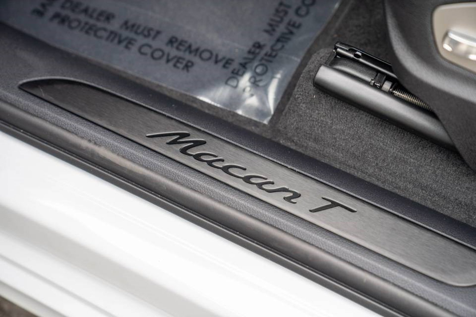 New 2026 Porsche Macan Turbo AWD/4WD image 13