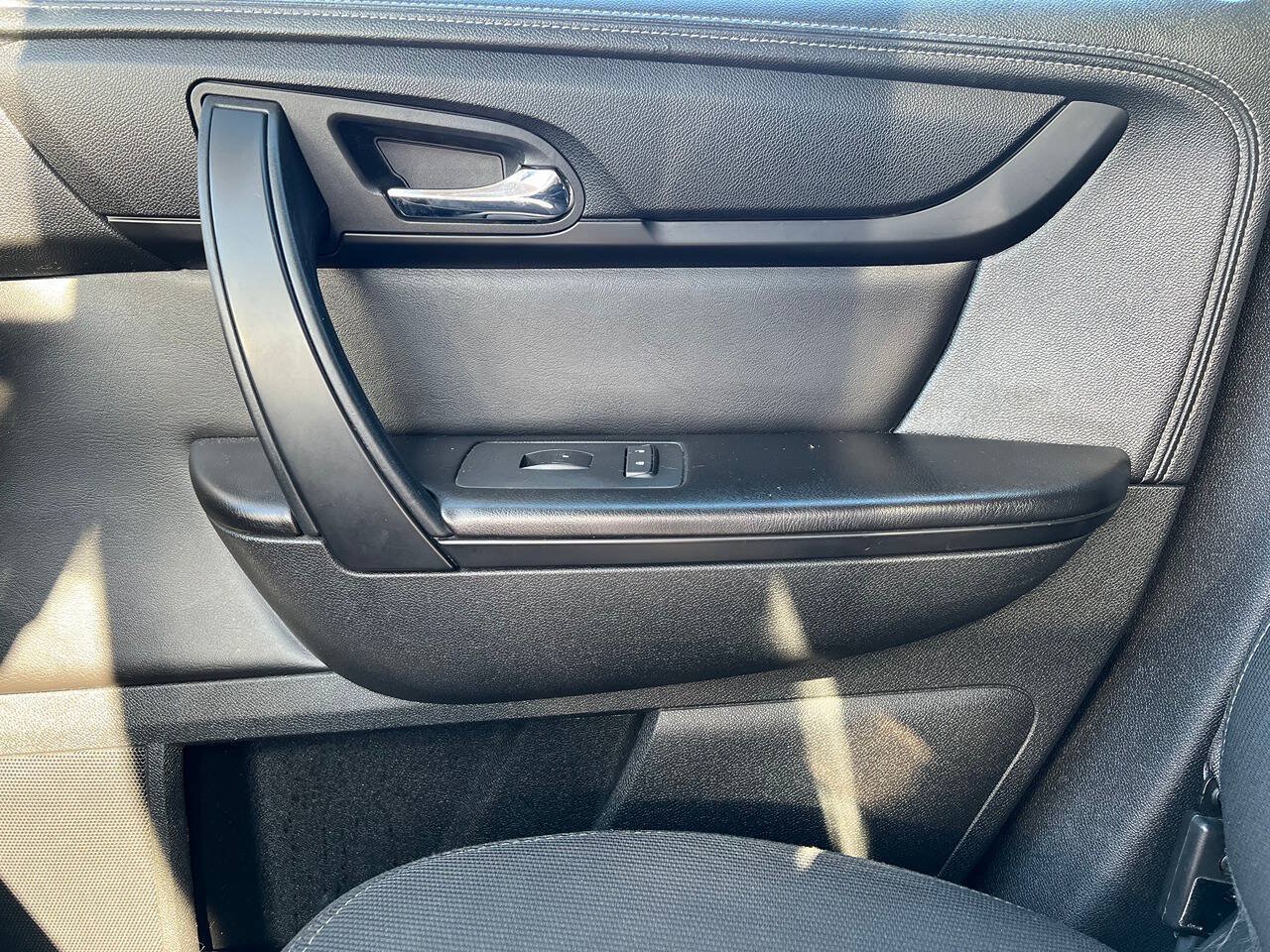 Used 2015 GMC Acadia SLE FWD image 15