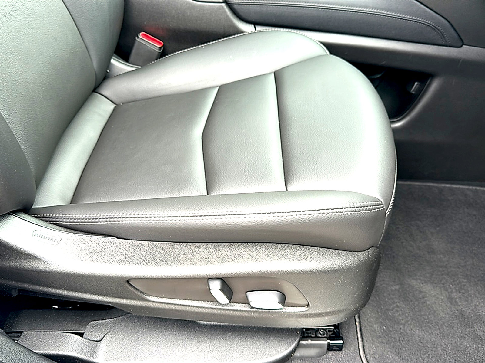 Used 2022 Cadillac XT5 Luxury FWD image 25