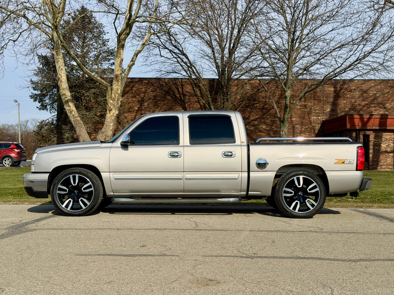 Used 2007 Chevrolet Silverado 1500 LT w/ Crew Cab Value Package image 3