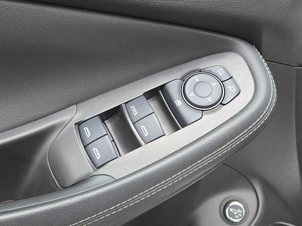 Used 2022 Buick Encore GX Essence w/ Experience Buick Package image 28