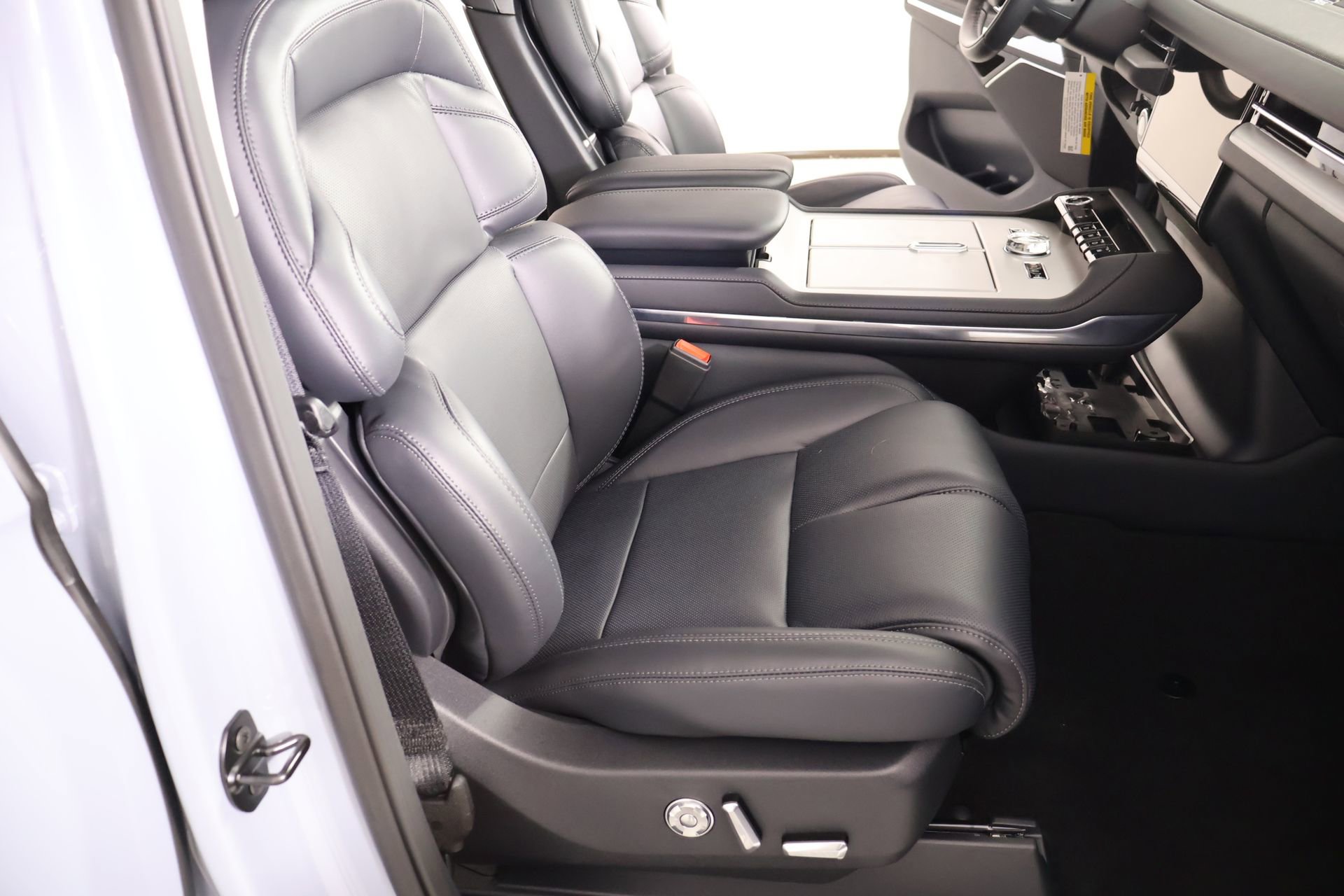 New 2026 Lincoln Navigator Premiere image 15