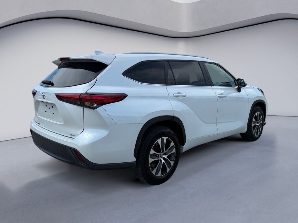 Used 2023 Toyota Highlander XLE FWD image 5