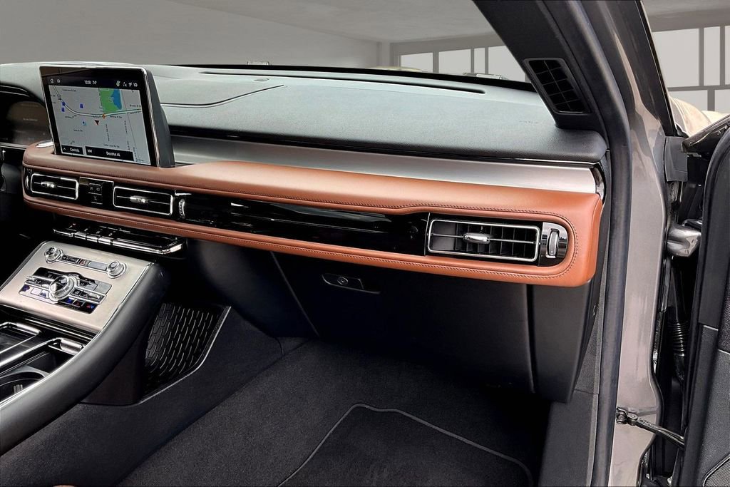 Used 2022 Lincoln Aviator Reserve w/ Equipment Group 201A image 25