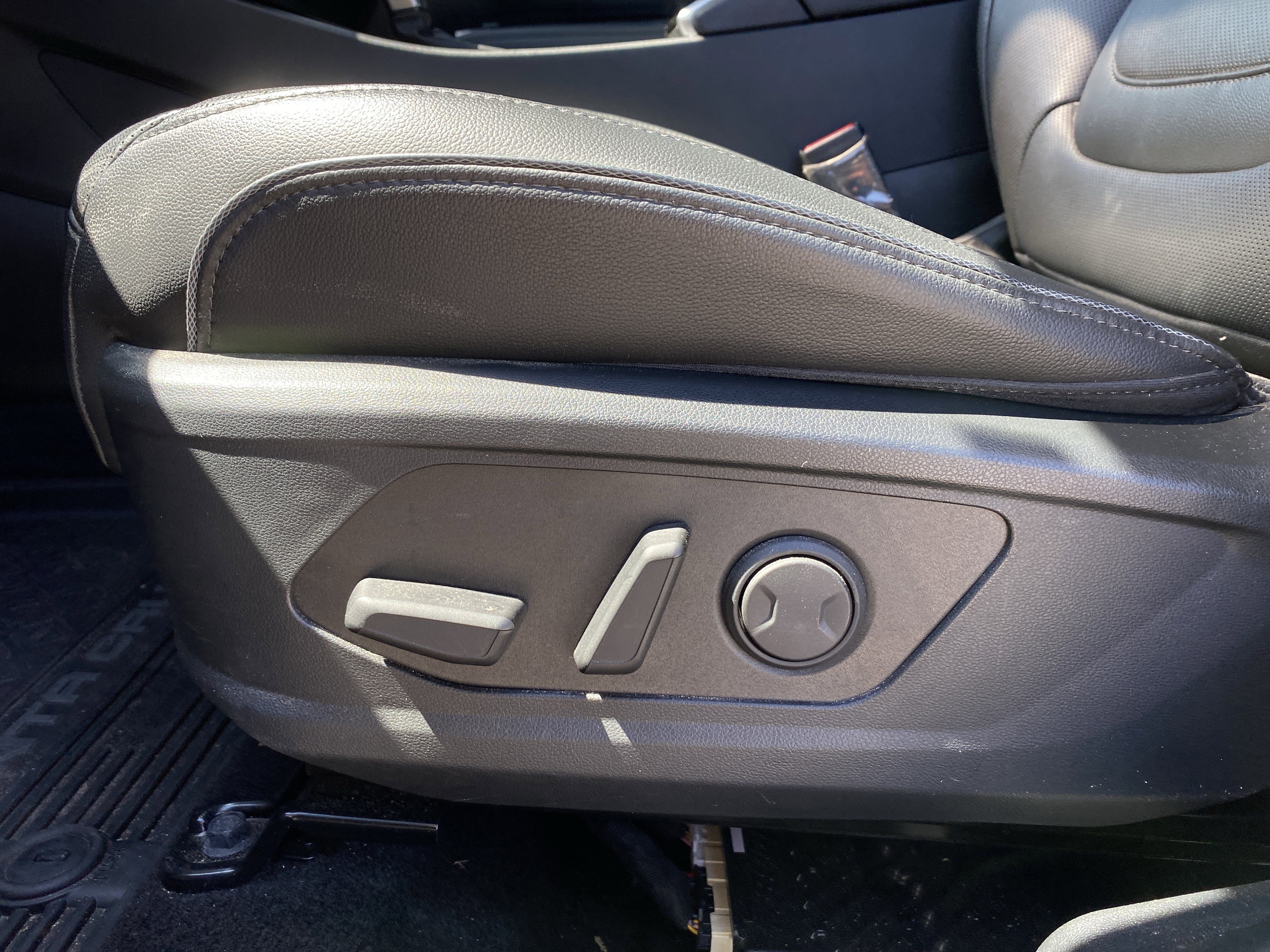 Used 2022 Hyundai Santa Cruz Limited image 25