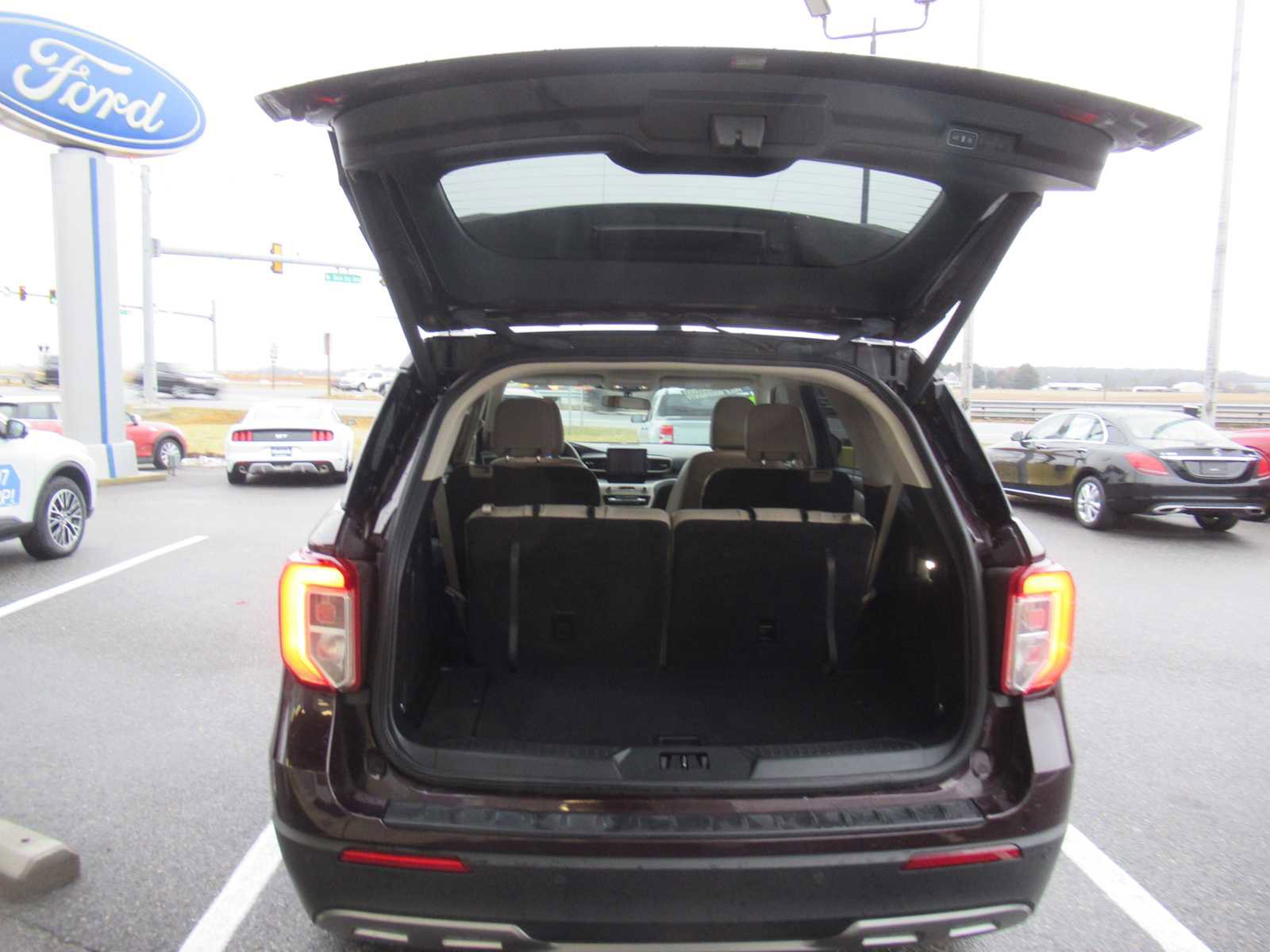 Used 2022 Ford Explorer XLT w/ Equipment Group 202A image 18