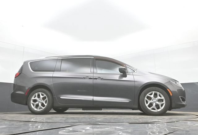 Used 2017 Chrysler Pacifica Touring-L Plus w/ Tire & Wheel Group FWD image 51