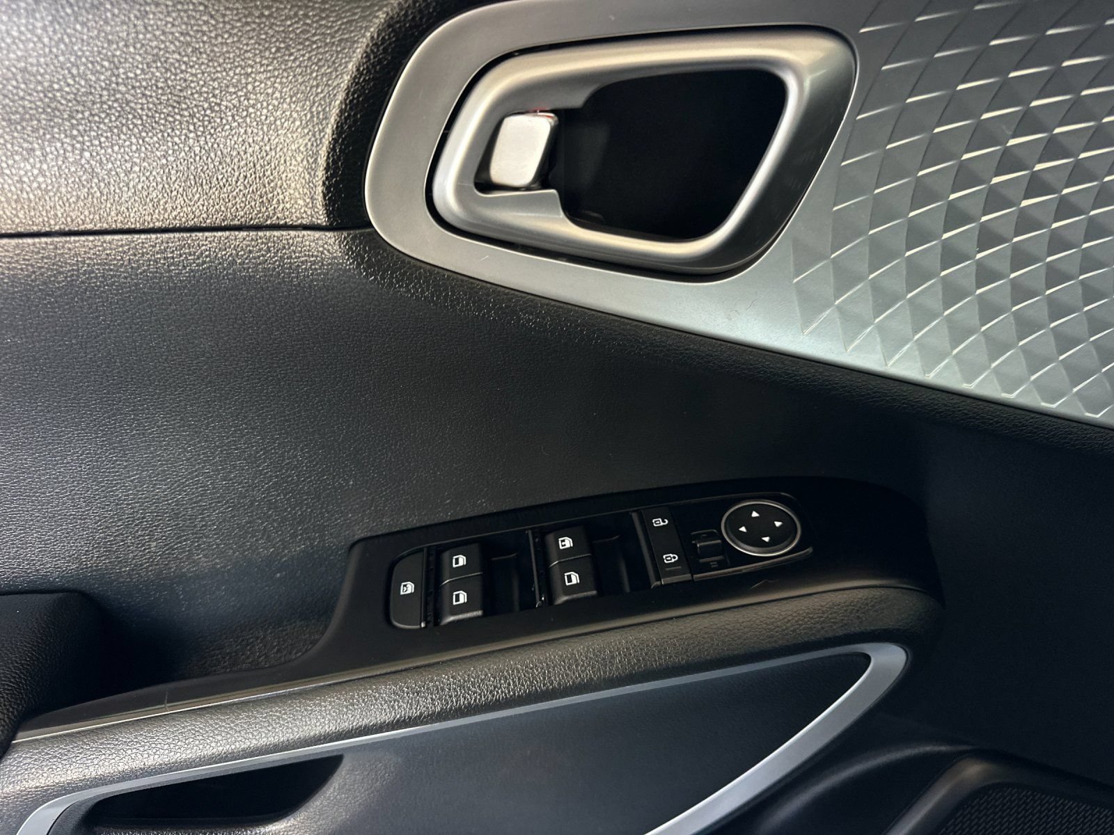 Used 2024 Kia Soul LX w/ Option Group 015 FWD image 10