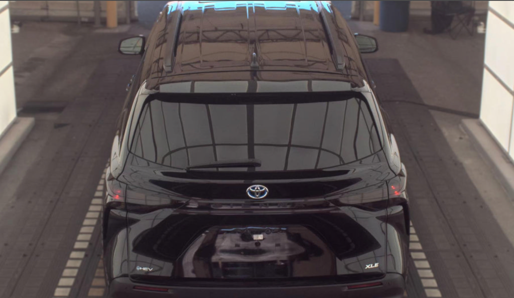 Used 2025 Toyota Sienna XLE FWD image 6