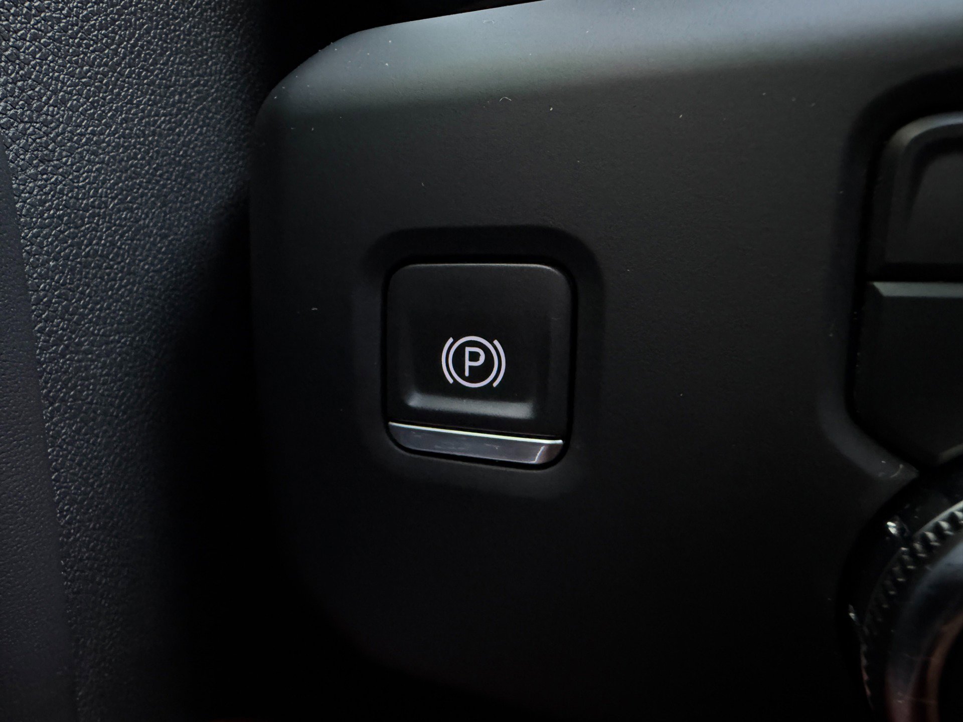 Used 2024 GMC Sierra 3500 Denali Ultimate AWD/4WD image 39