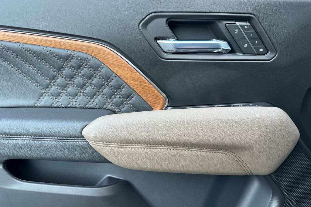 New 2026 GMC Canyon Denali image 8