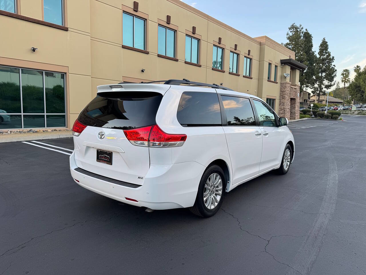 Used 2013 Toyota Sienna XLE image 5