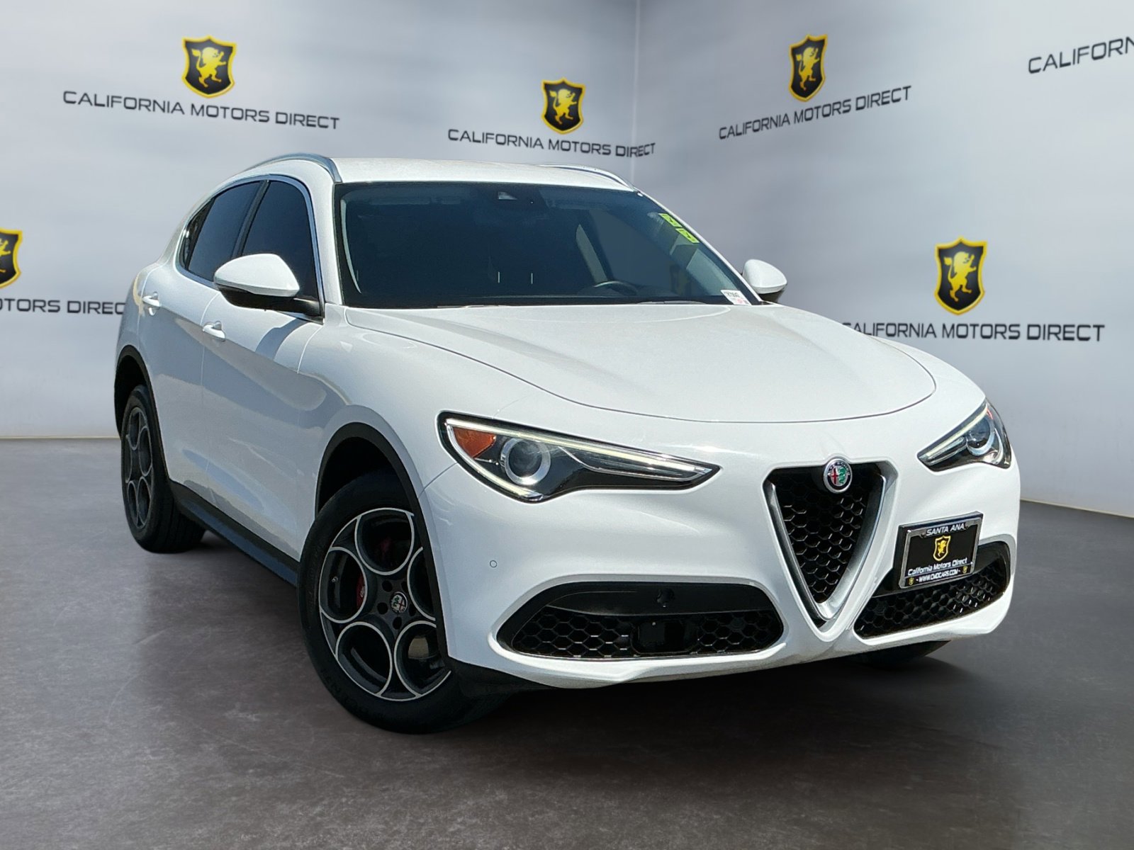 Used 2018 Alfa Romeo Stelvio AWD image 3