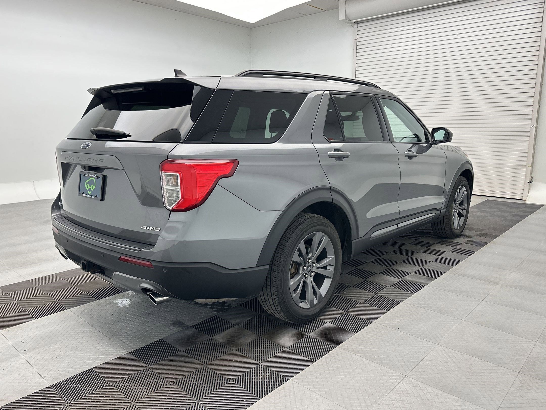 Used 2023 Ford Explorer XLT w/ Equipment Group 202A image 9