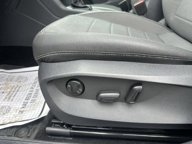 Used 2023 Volkswagen Taos SE w/ Panoramic Sunroof Package FWD image 17