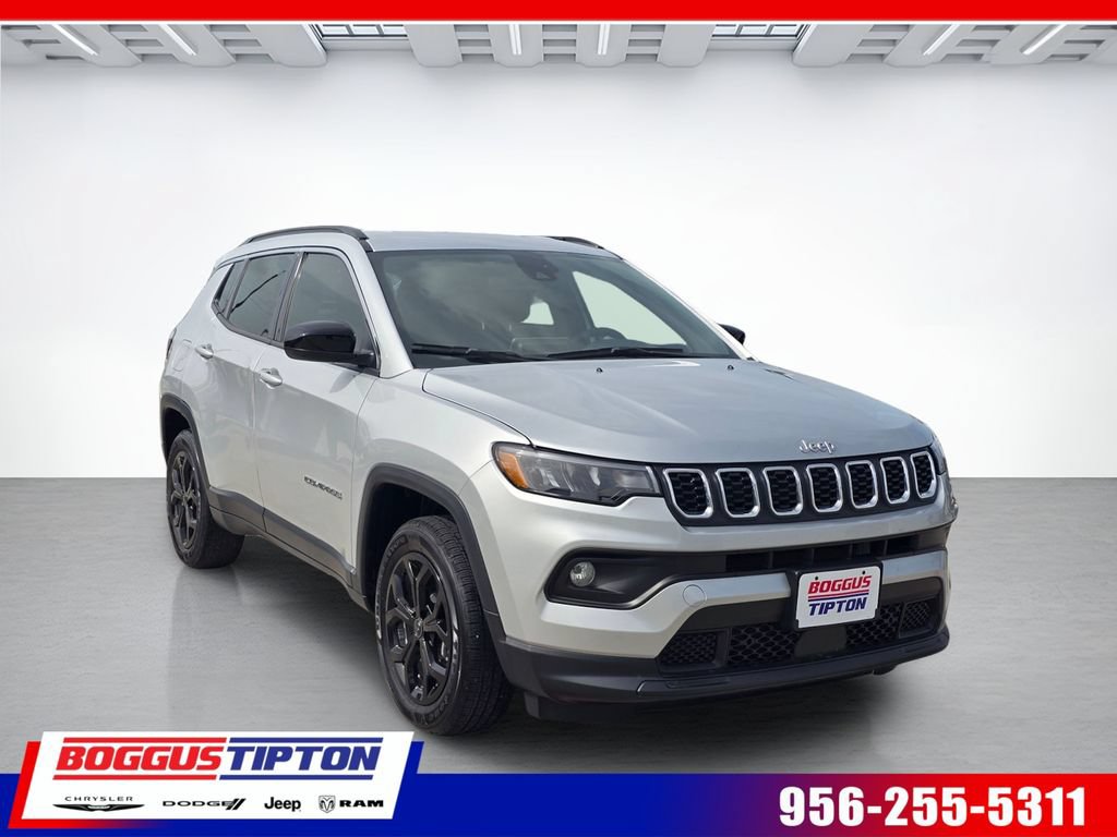 Used 2025 Jeep Compass Latitude AWD/4WD image 1