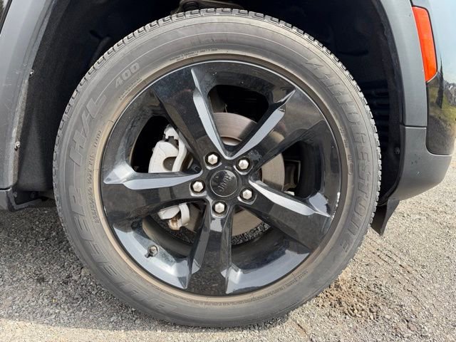 Used 2023 Jeep Grand Cherokee Altitude image 12