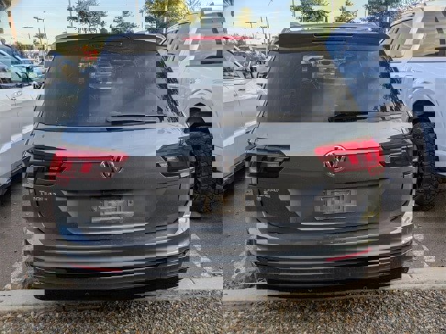 Used 2021 Volkswagen Tiguan SE R-Line image 3