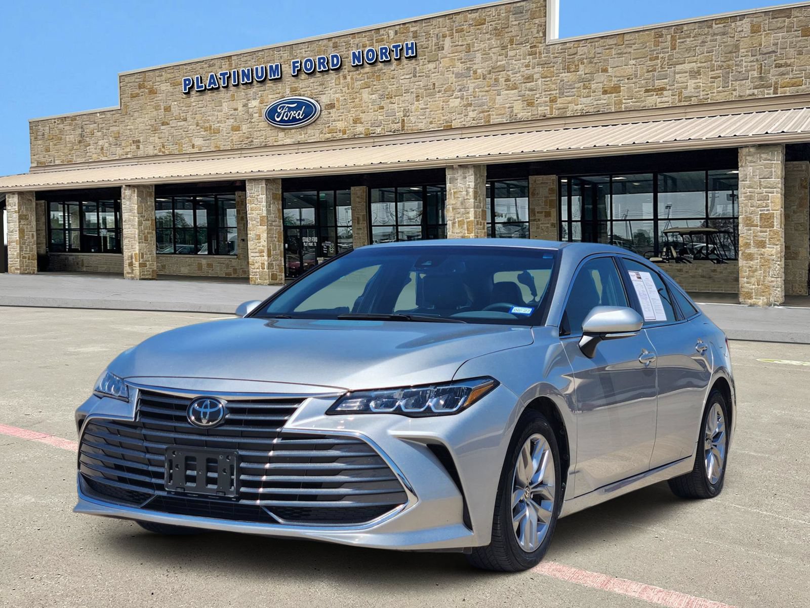 Used 2022 Toyota Avalon XLE FWD image 2