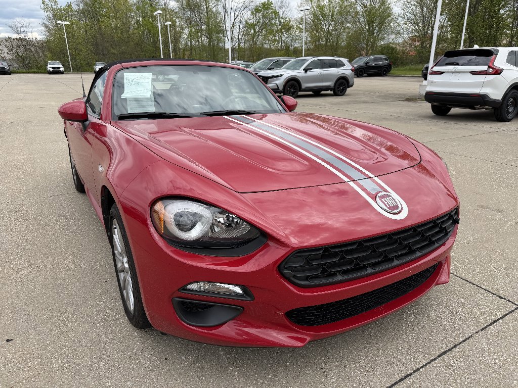 Used 2019 FIAT 124 Spider Classica w/ Technology Group RWD image 2