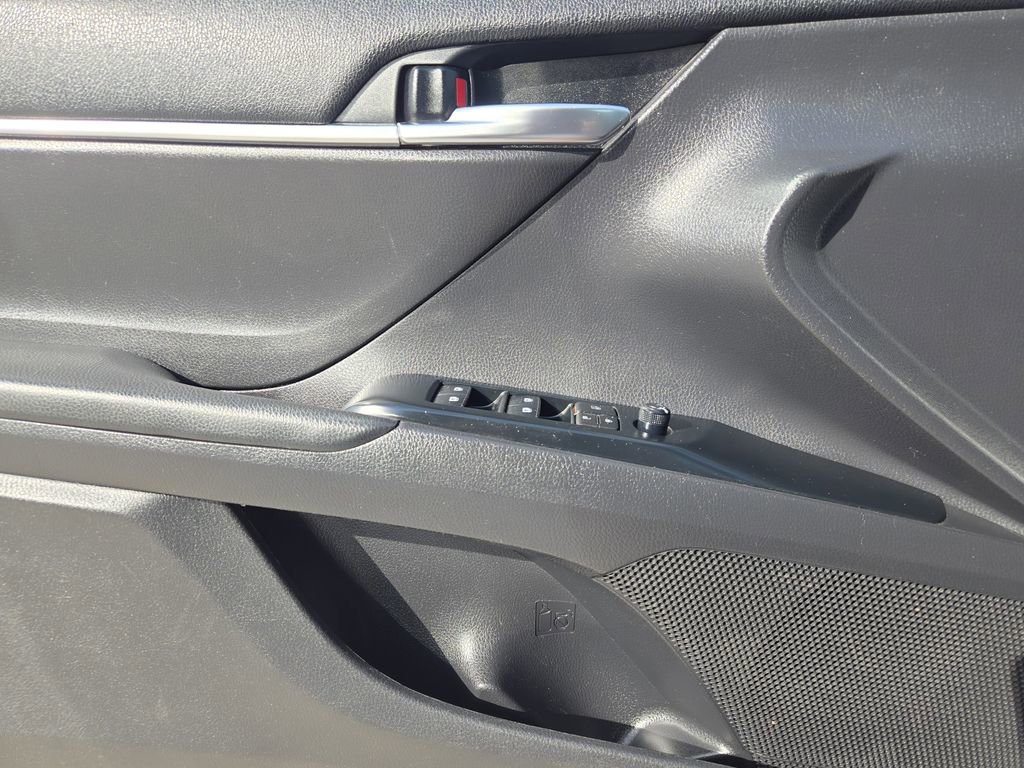 Used 2020 Toyota Camry SE image 23