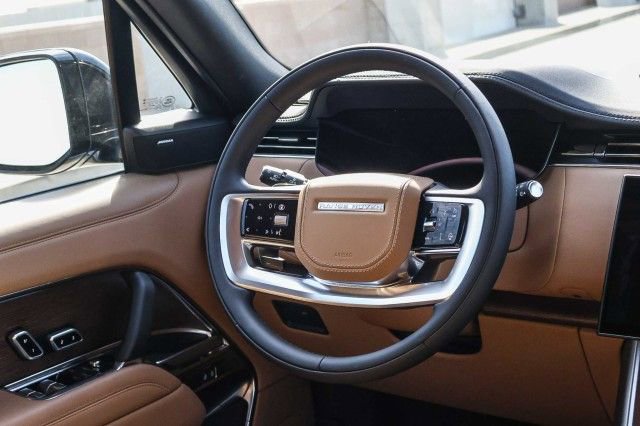 New 2025 Land Rover Range Rover Long Wheelbase SE image 17