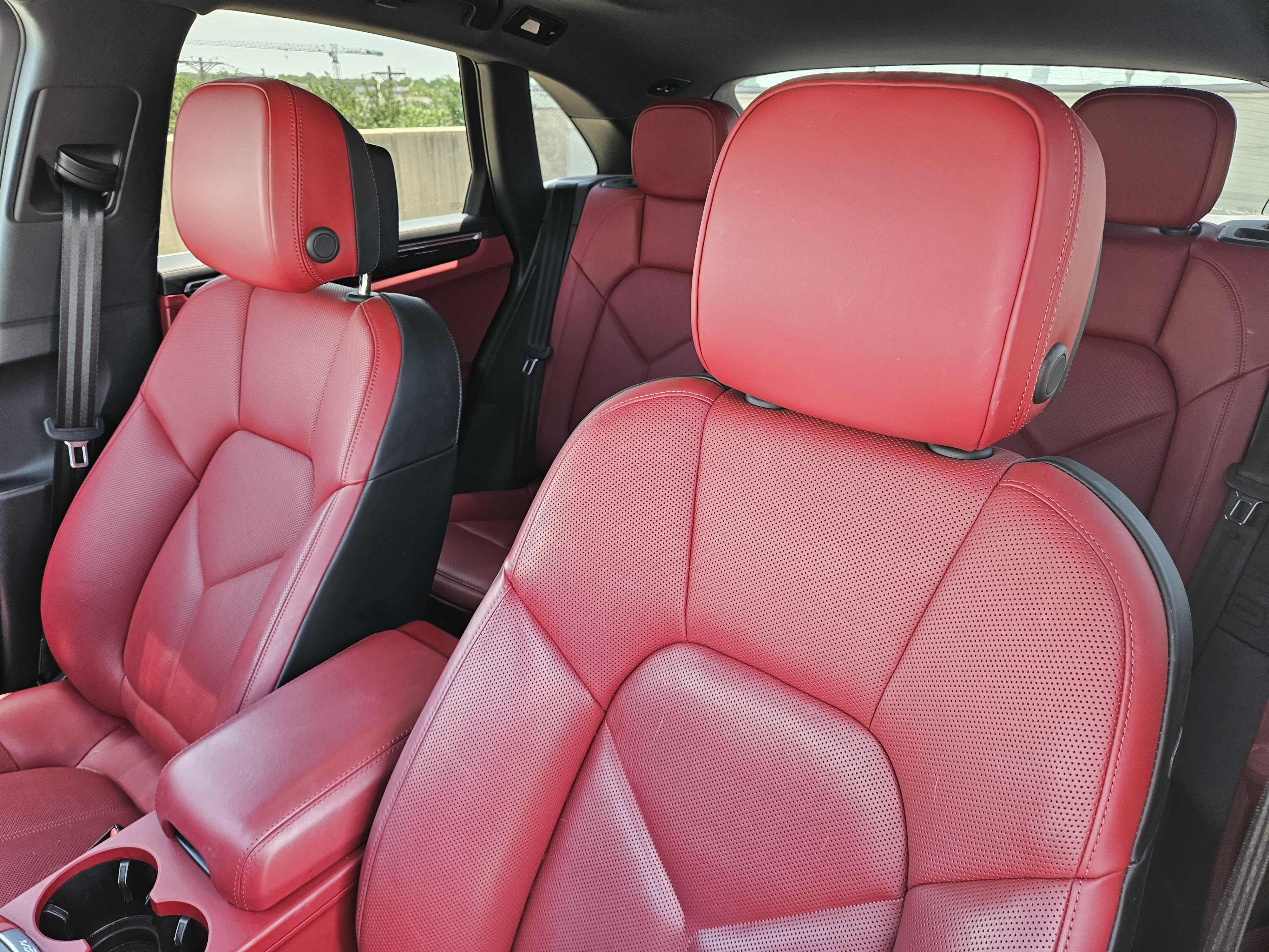 Certified 2023 Porsche Macan AWD/4WD image 6