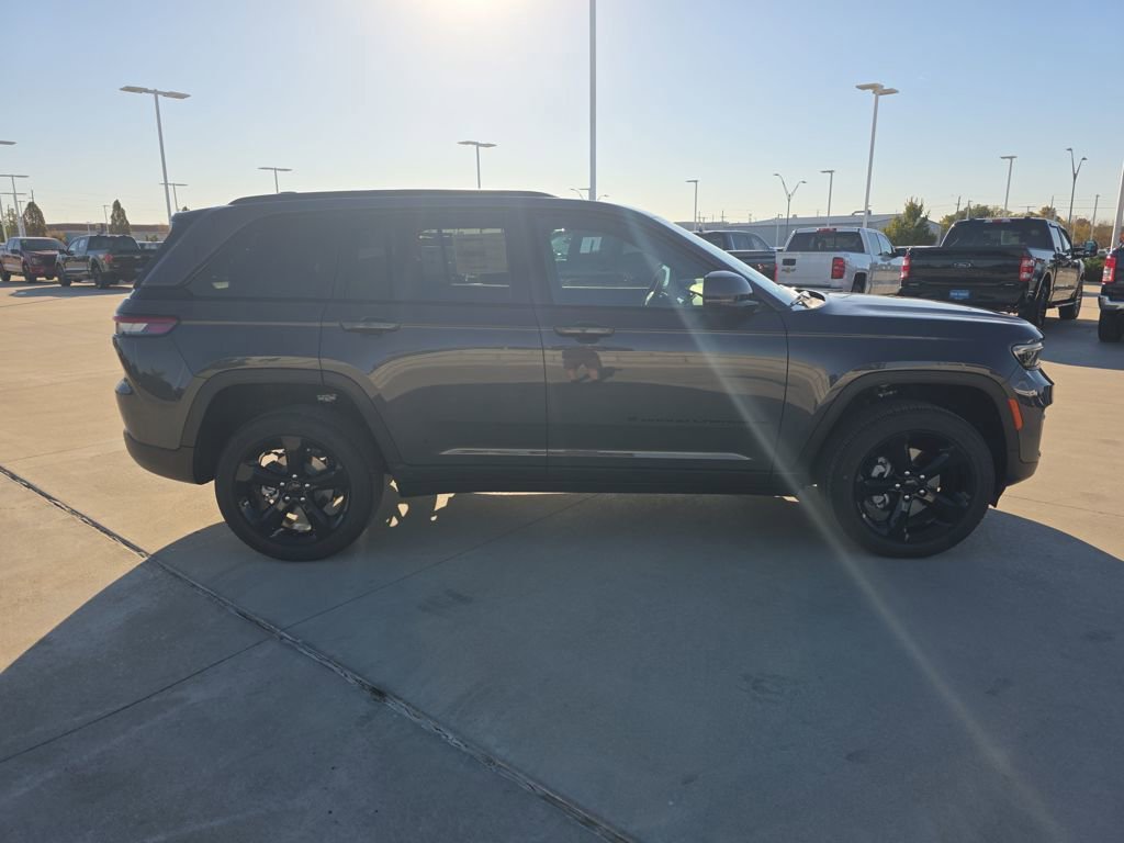 New 2025 Jeep Grand Cherokee 4WD image 6