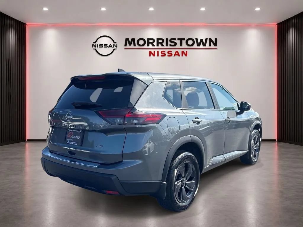 Used 2026 Nissan Rogue SV AWD/4WD image 3