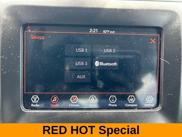 Used 2019 Jeep Cherokee Latitude Plus AWD/4WD image 24