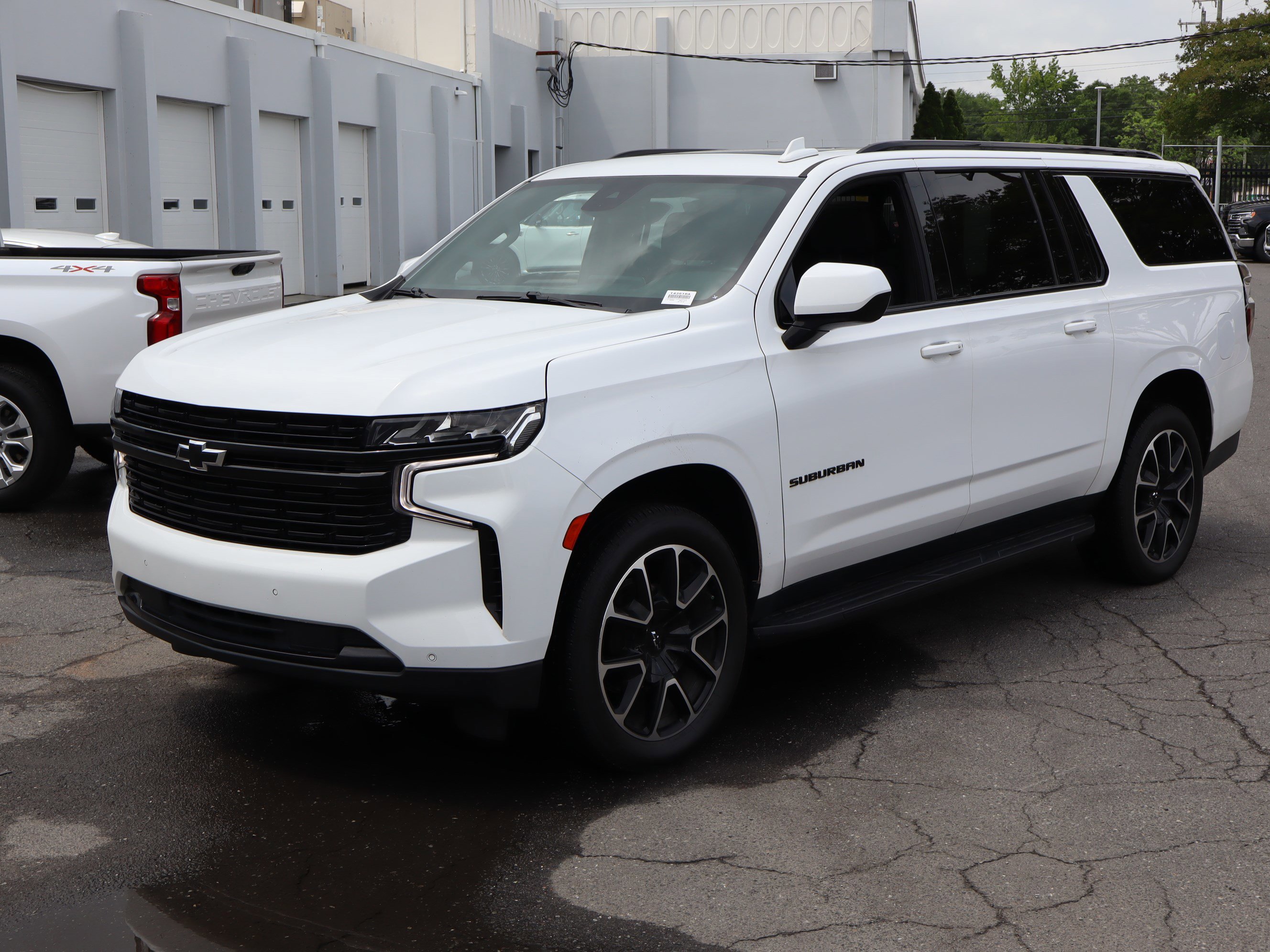 Used 2023 Chevrolet Suburban RST AWD/4WD image 16
