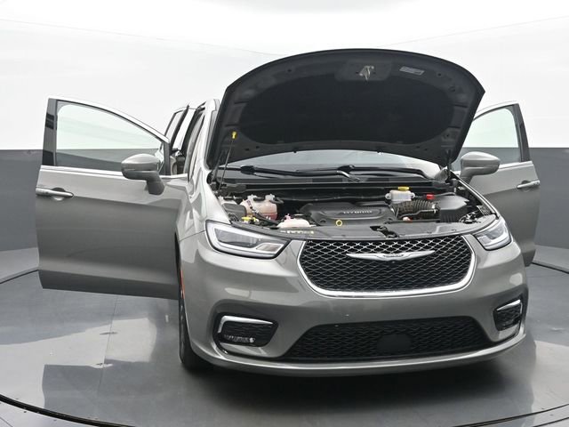 Used 2022 Chrysler Pacifica Touring-L image 46