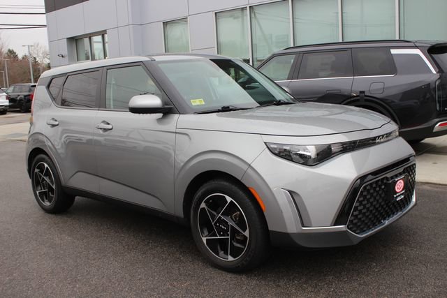 Used 2023 Kia Soul EX image 1