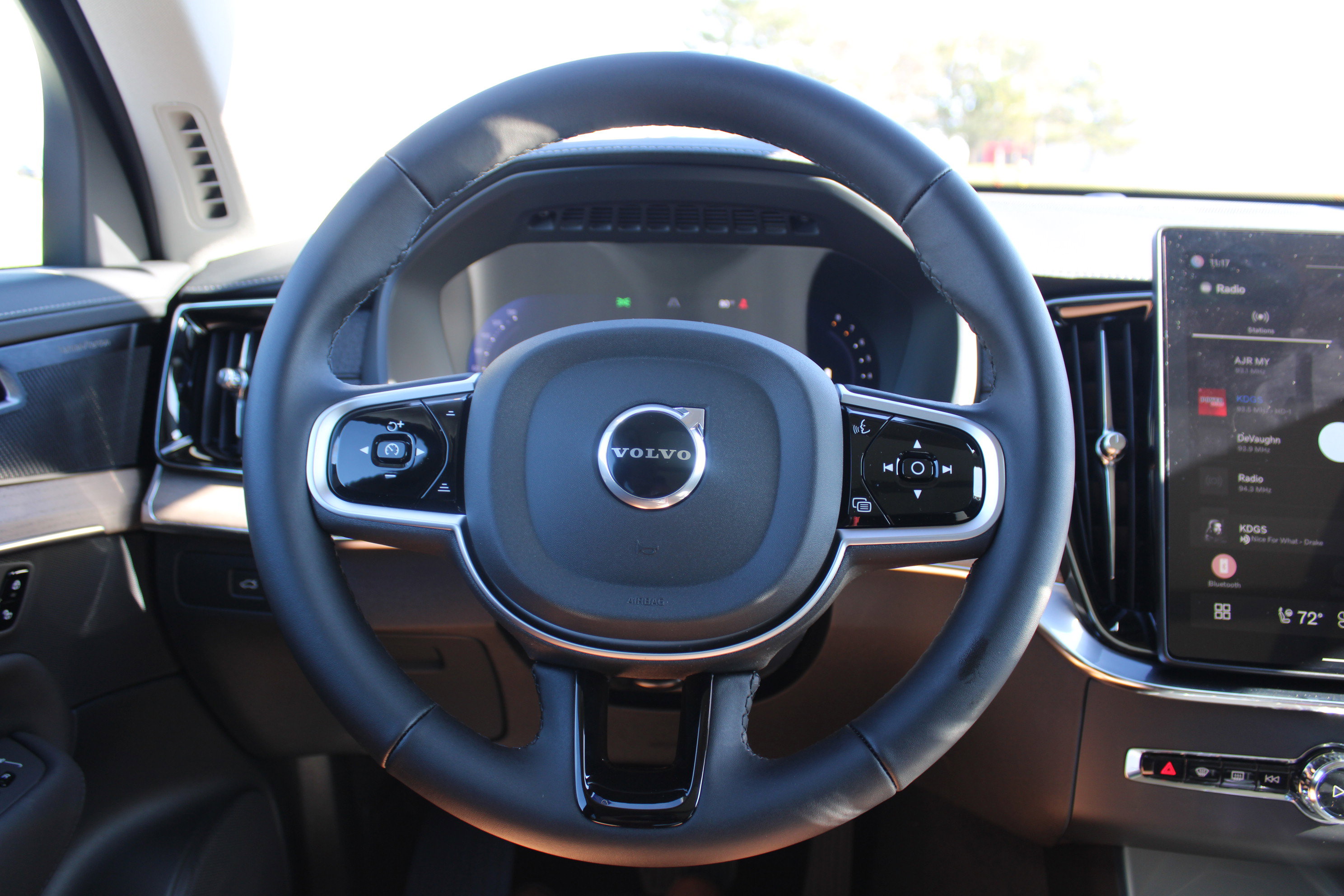 New 2026 Volvo XC90 B6 Plus w/ Protection Package Premier AWD/4WD image 14