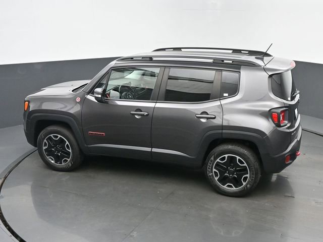 Used 2016 Jeep Renegade Trailhawk AWD/4WD image 40