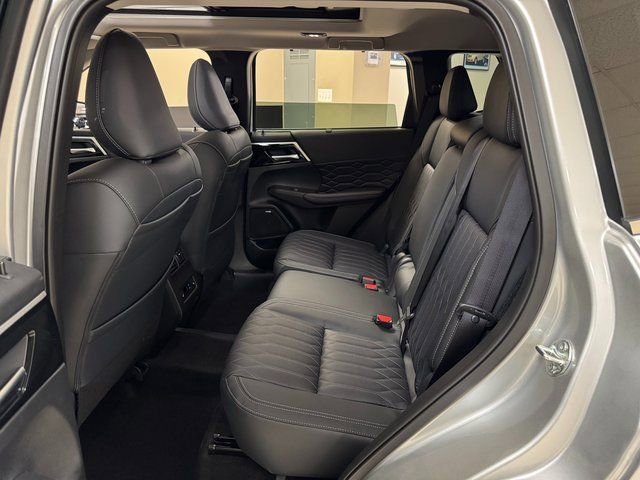 New 2026 Mitsubishi Outlander SEL FWD image 22