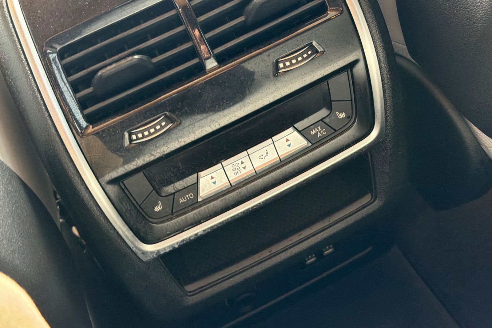 Used 2024 BMW X5 xDrive50e w/ Premium Package image 17