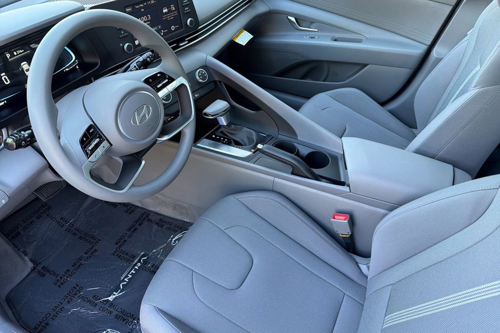 New 2026 Hyundai Elantra SE FWD image 8