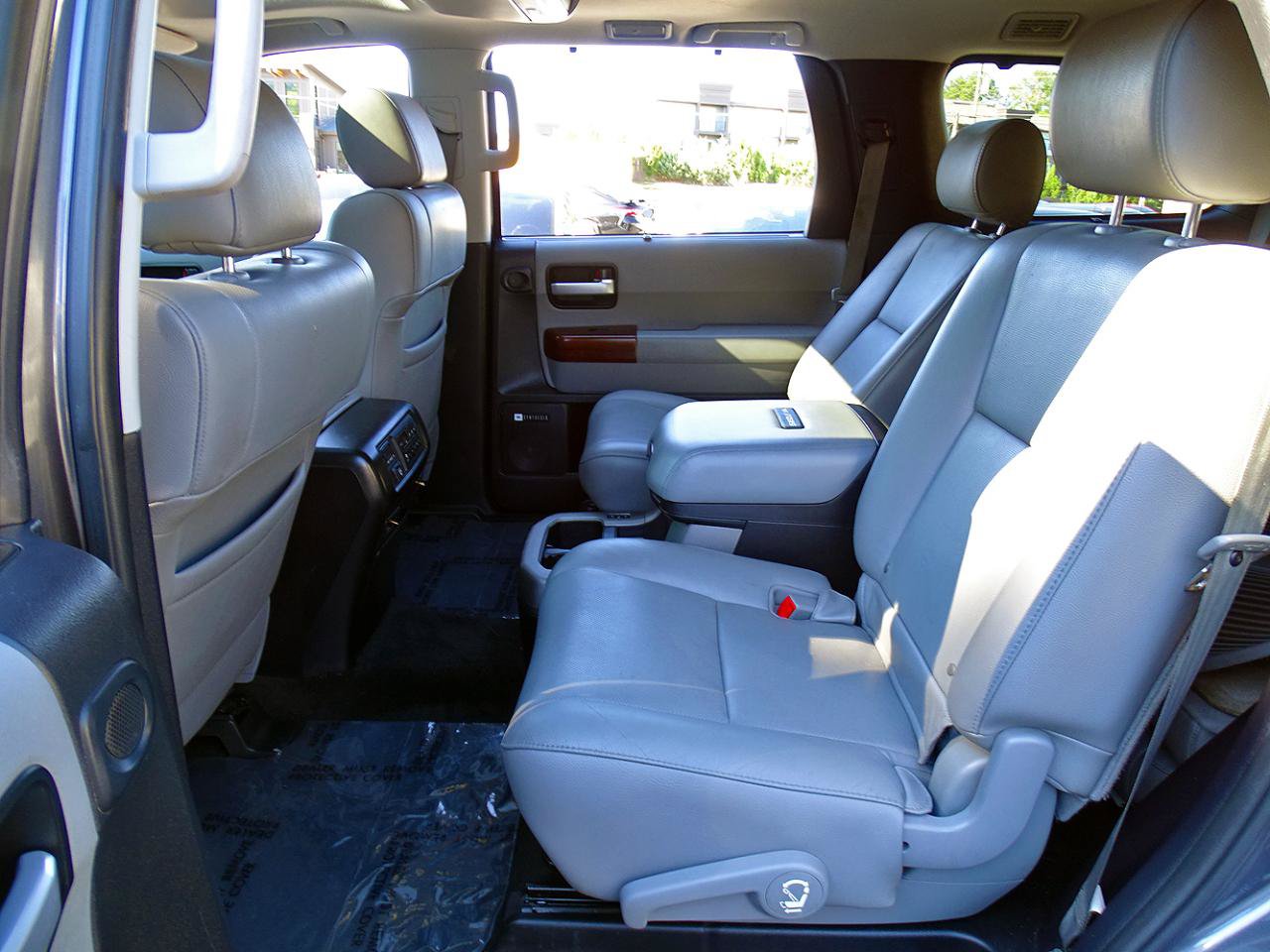 Used 2013 Toyota Sequoia Platinum RWD image 18