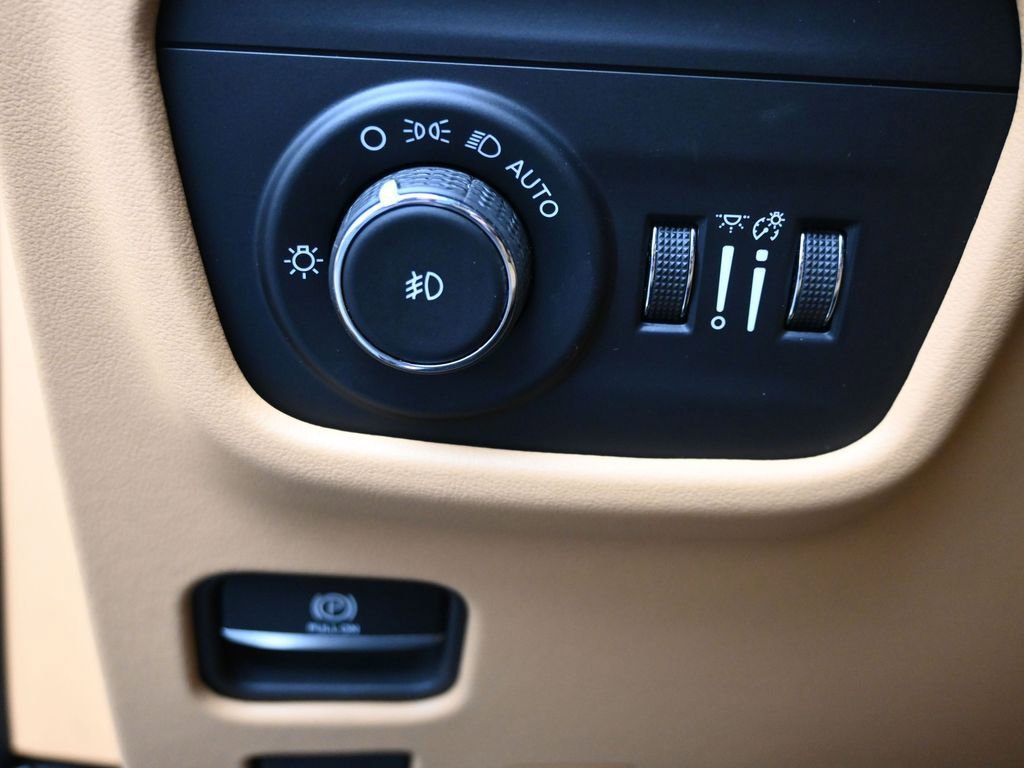 Used 2024 Jeep Grand Cherokee L Summit image 17