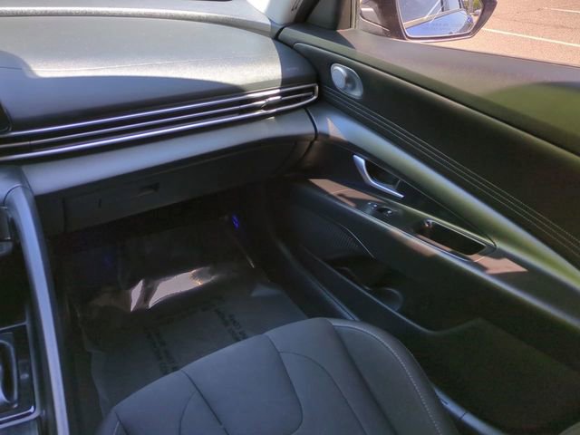 Used 2023 Hyundai Elantra SEL w/ Convenience Package image 16
