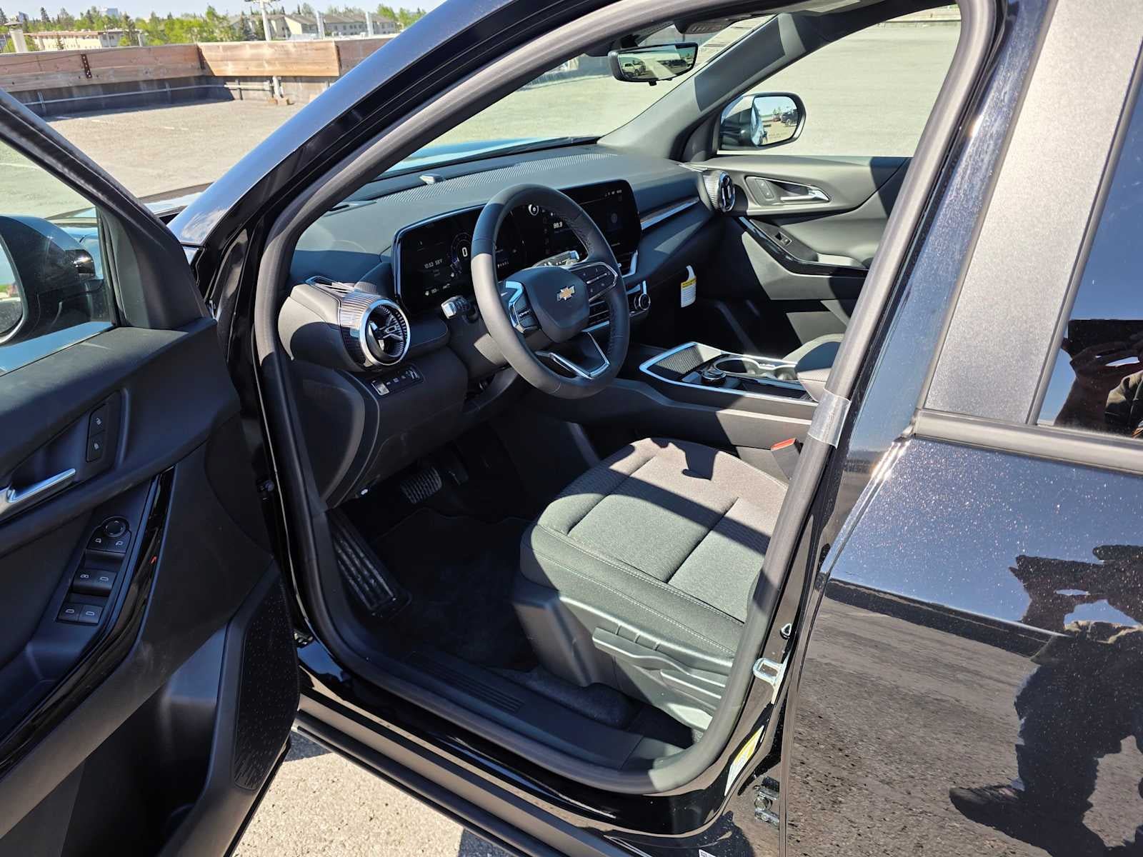 New 2026 Chevrolet Equinox LT w/ Safety and Technology Package AWD/4WD image 18