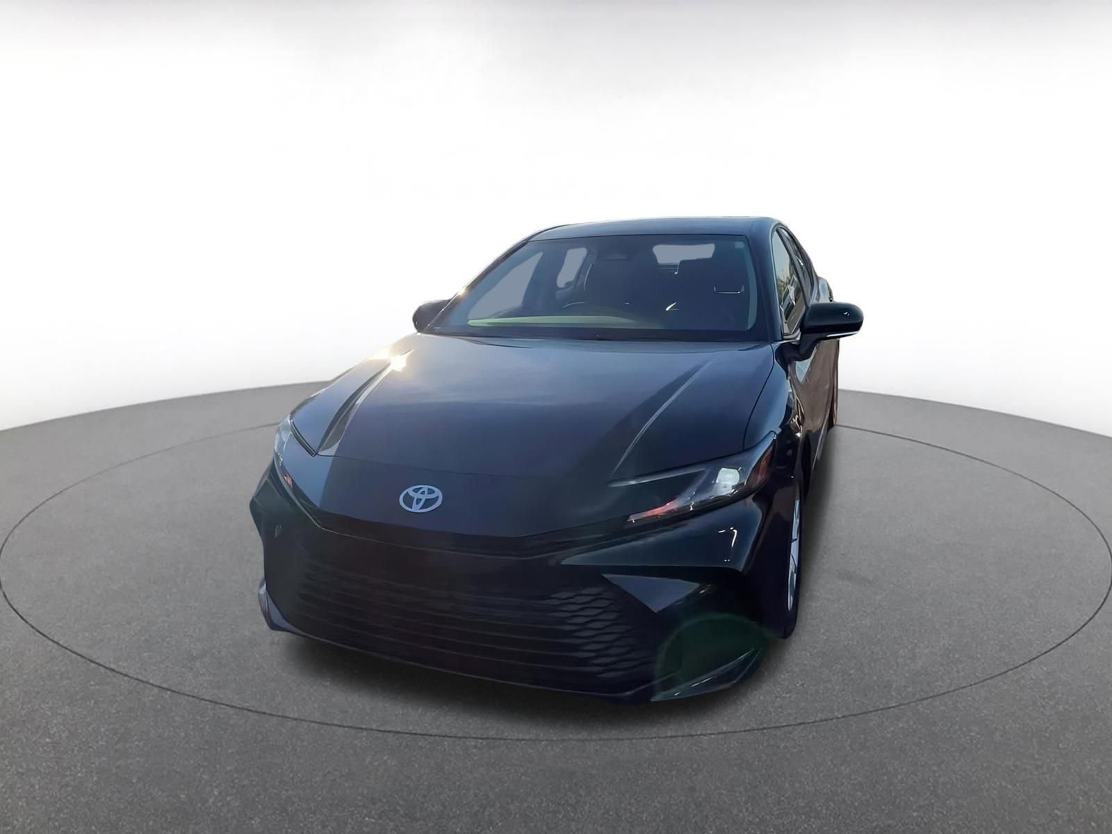 Used 2025 Toyota Camry LE image 7