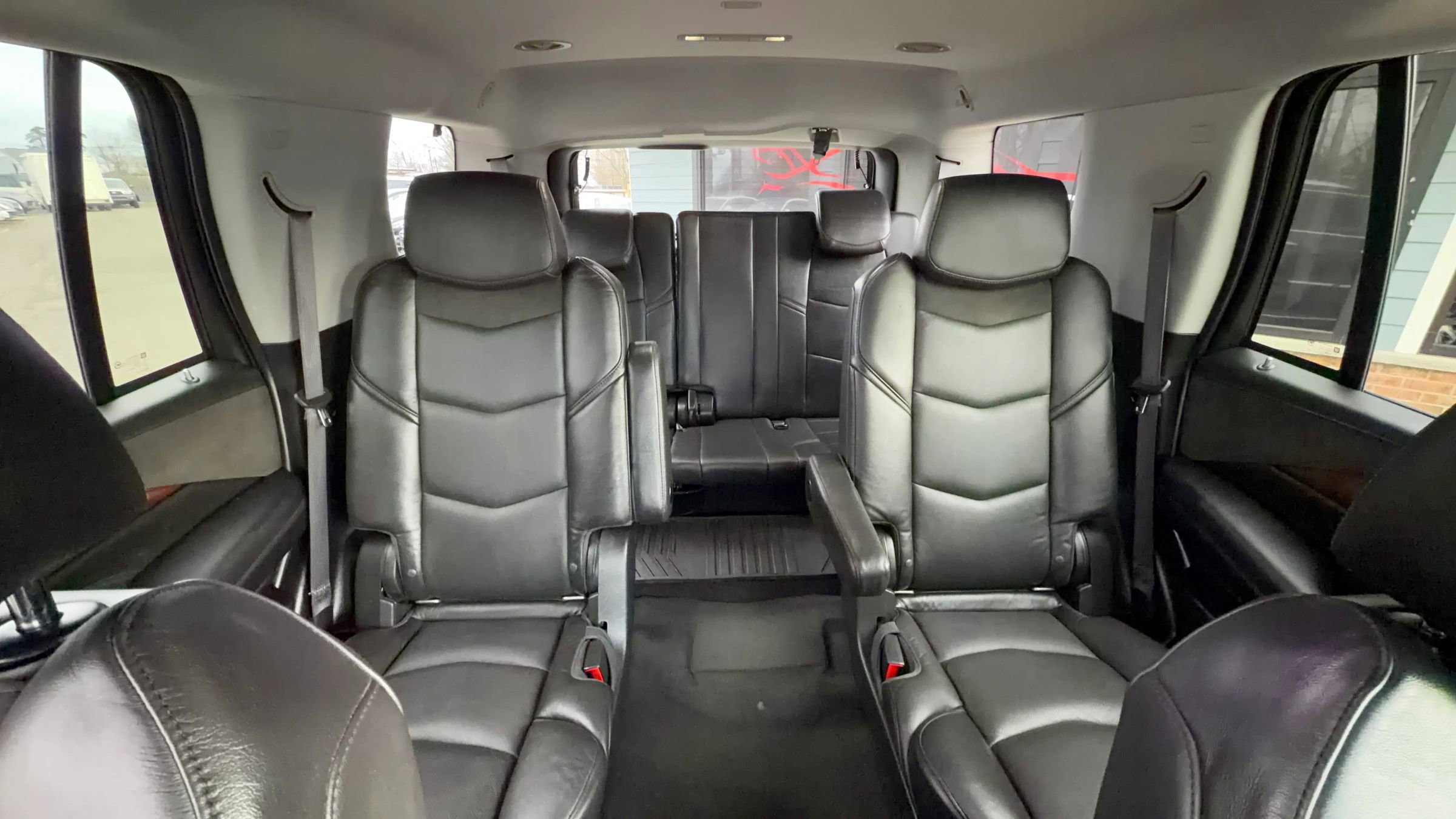 Used 2016 Cadillac Escalade Luxury image 13