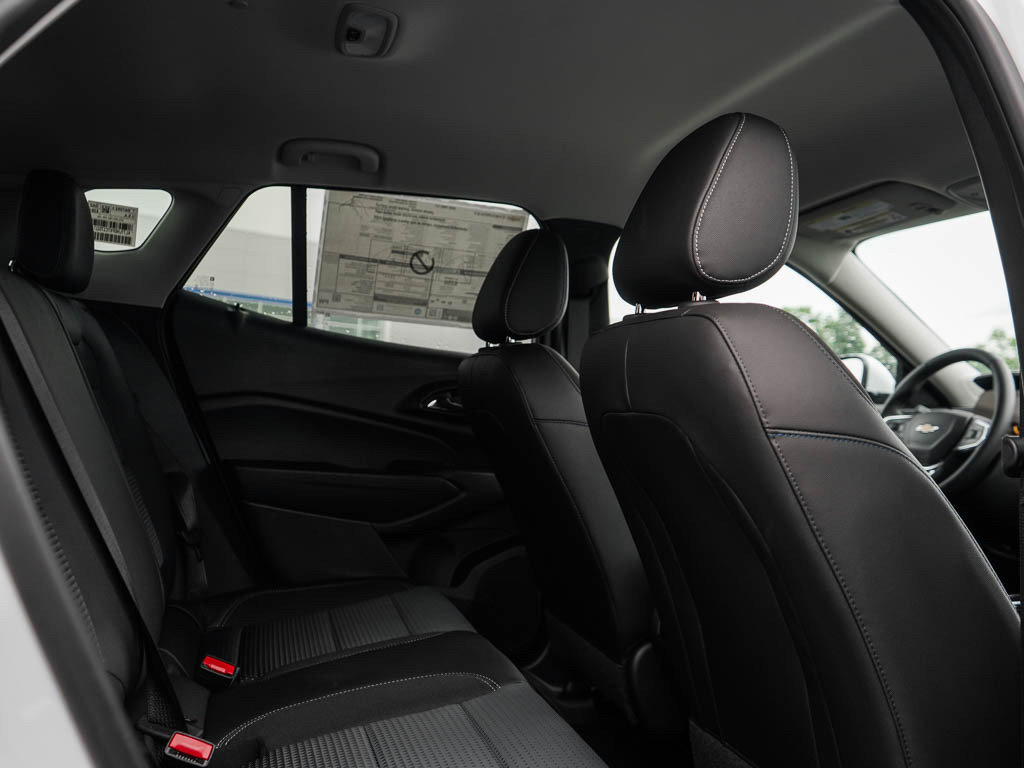 New 2026 Chevrolet Trax LT w/ LT Convenience Package FWD image 11